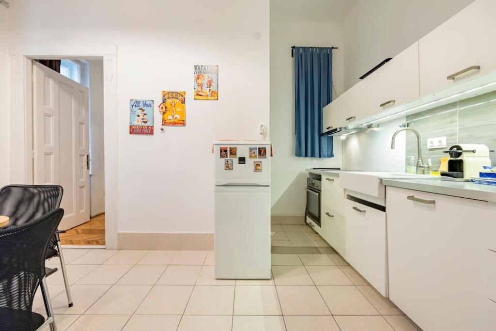 prince Kinizsi apartment Budapest Extérieur photo