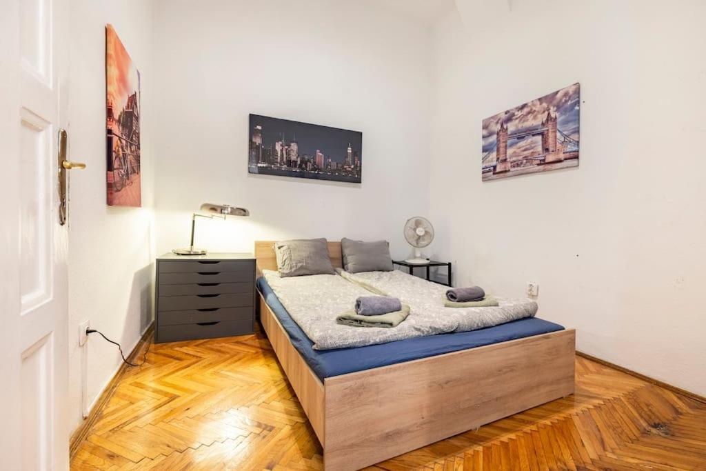 prince Kinizsi apartment Budapest Extérieur photo