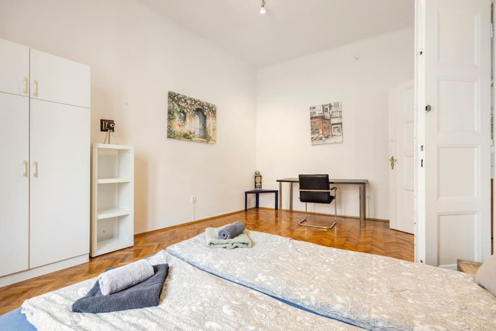 prince Kinizsi apartment Budapest Extérieur photo
