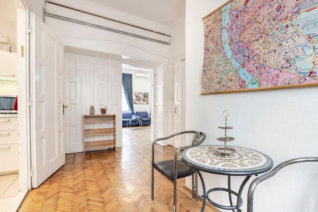 prince Kinizsi apartment Budapest Extérieur photo